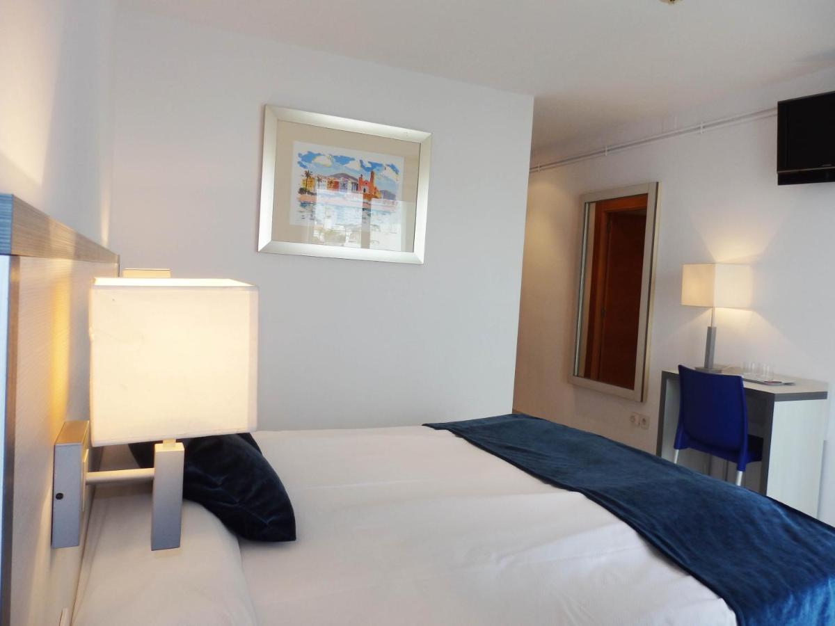 Parrots Hotel Sitges est un hôtel LGBT de Sitges proche de la plage gay.