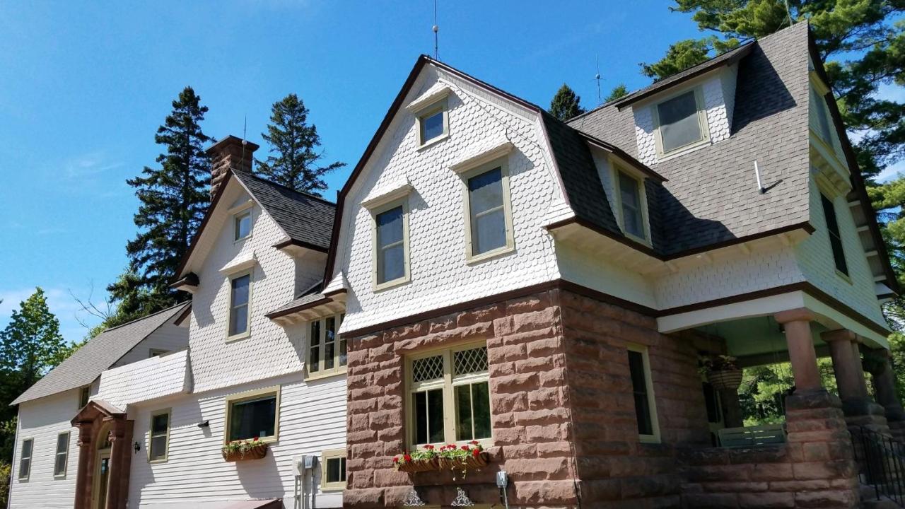Pinehurst Inn Bed & Breakfast est une maison d'hôtes gay friendly à Bayfield dans le Wisconsin aux États-Unis