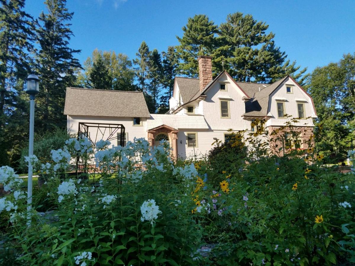 Pinehurst Inn Bed & Breakfast est une maison d'hôtes gay friendly à Bayfield dans le Wisconsin aux États-Unis