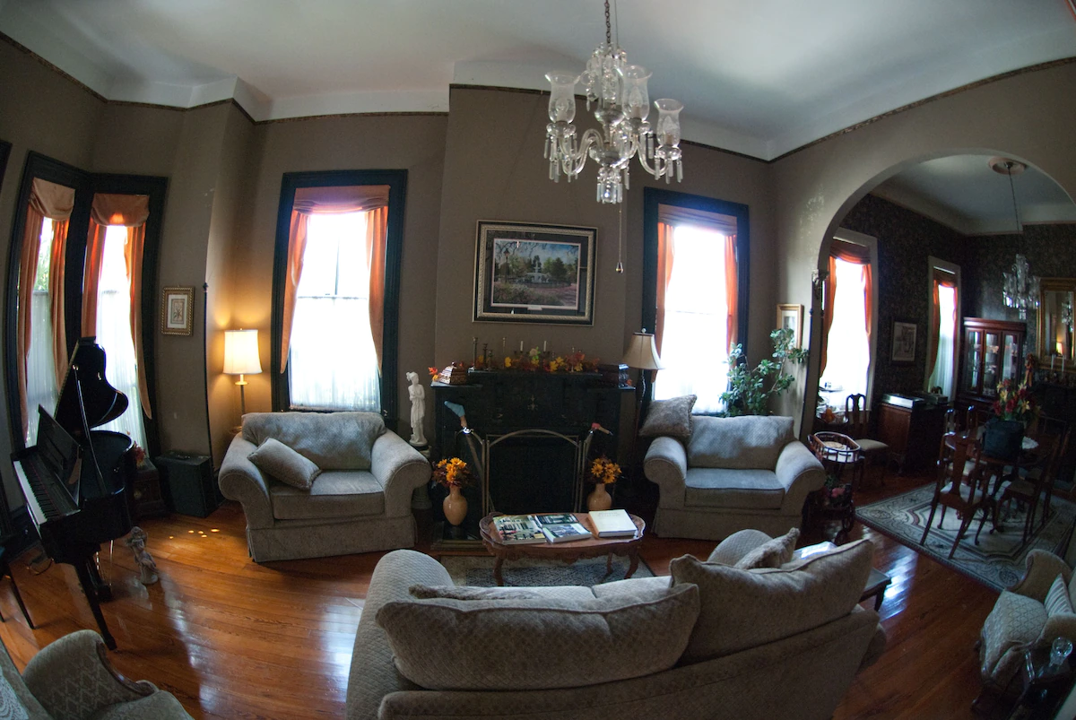 Roussell's Garden B&B est une maison d'hôtes gay friendly à Savannah en Géorgie aux États Unis