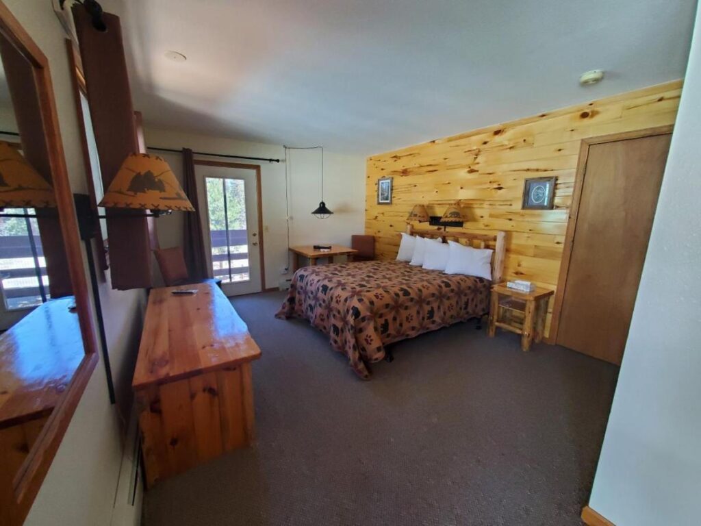 Swiftcurrent Lodge on the River est une maison d'hôtes gay friendly à Estes Park dans le Colorado aux États-Unis