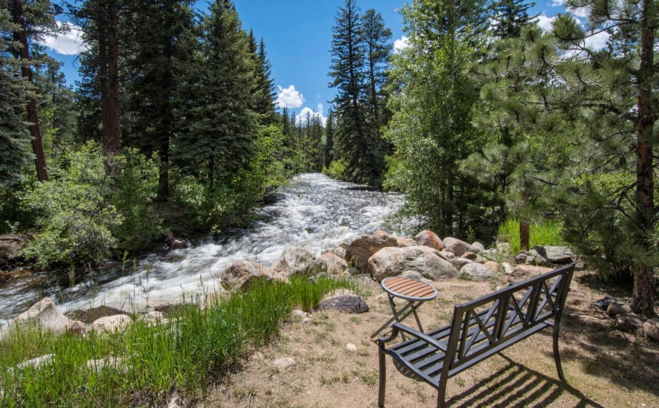 Swiftcurrent Lodge on the River est une maison d'hôtes gay friendly à Estes Park dans le Colorado aux États-Unis