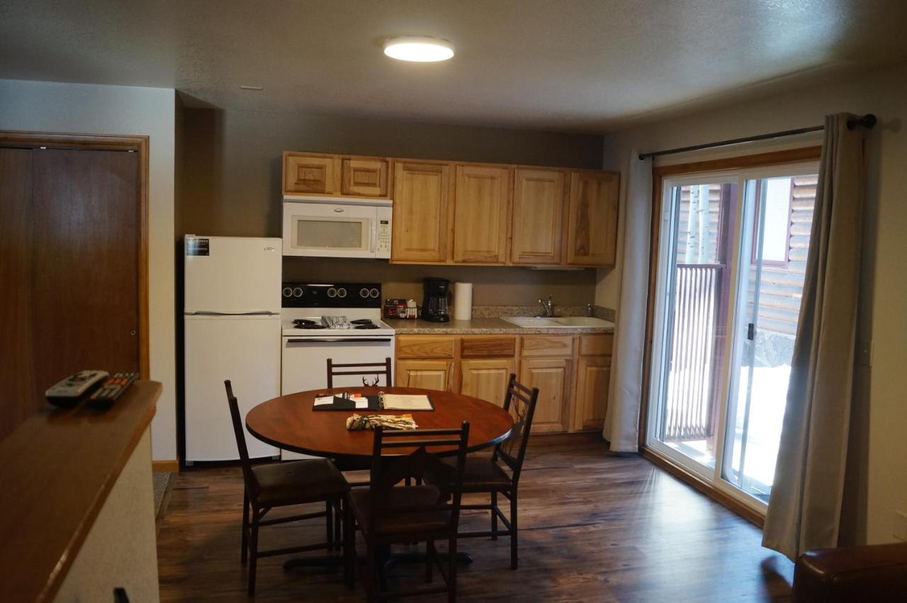 Swiftcurrent Lodge on the River est une maison d'hôtes gay friendly à Estes Park dans le Colorado aux États-Unis