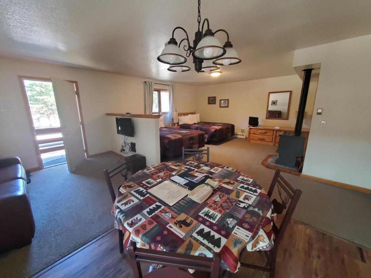 Swiftcurrent Lodge on the River est une maison d'hôtes gay friendly à Estes Park dans le Colorado aux États-Unis