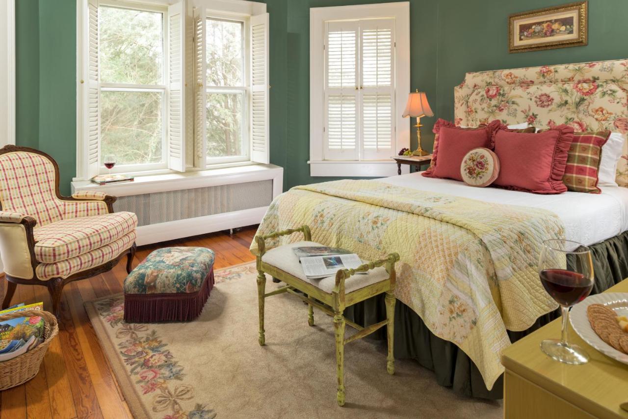 The Yellow House est une maison d'hôtes gay friendly à Waynesville en Caroline du Nord aux États-Unis