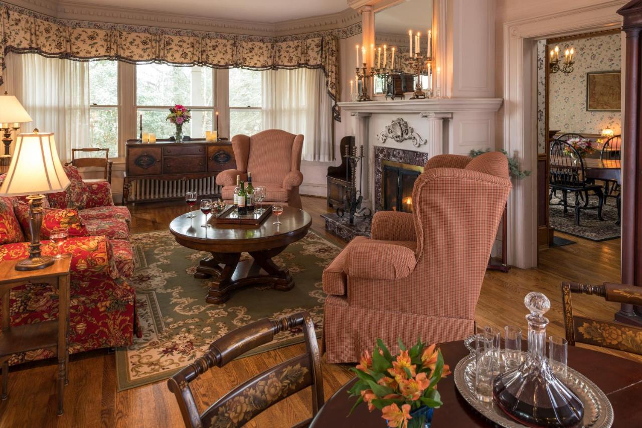 The Yellow House est une maison d'hôtes gay friendly à Waynesville en Caroline du Nord aux États-Unis