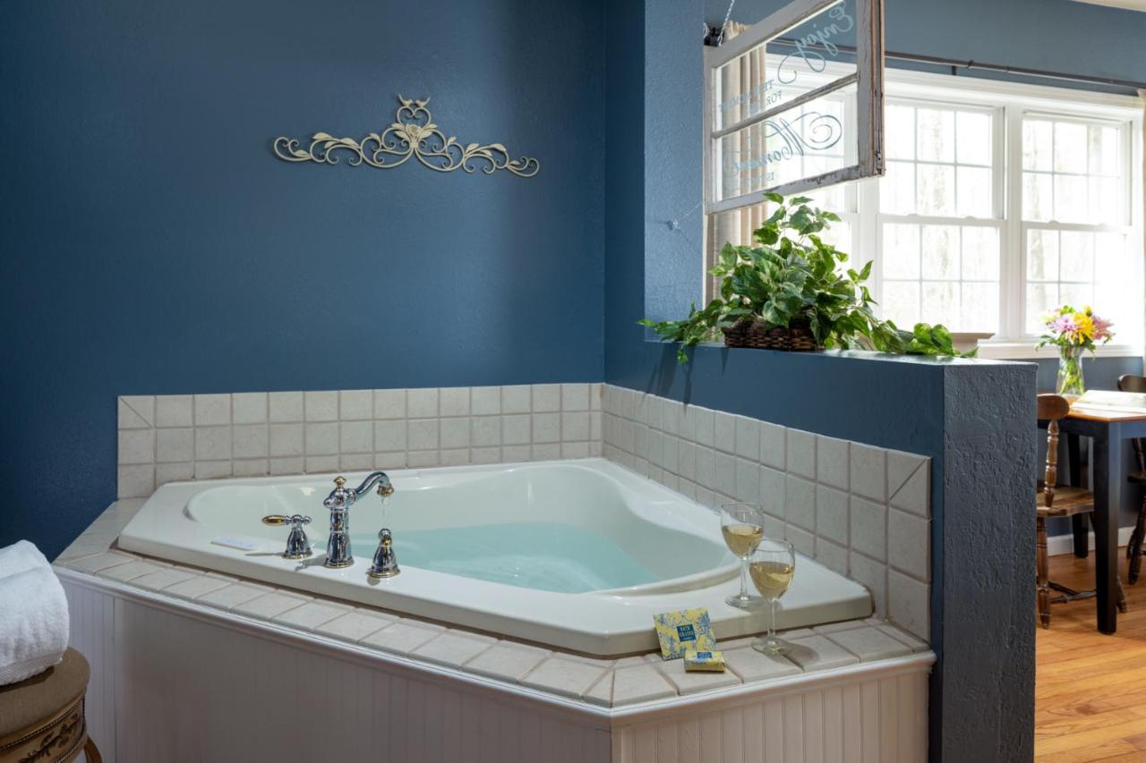 The Yellow House est une maison d'hôtes gay friendly à Waynesville en Caroline du Nord aux États-Unis