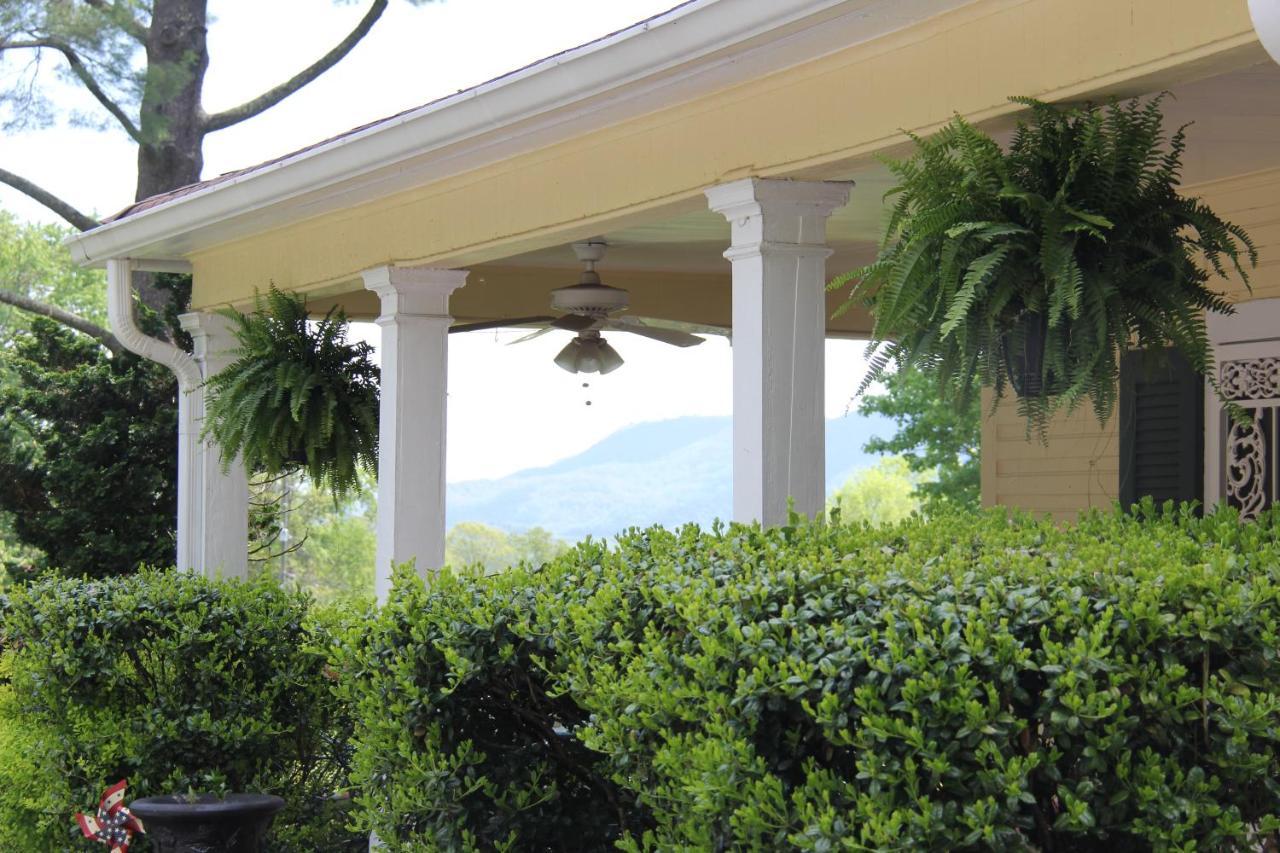 The Yellow House est une maison d'hôtes gay friendly à Waynesville en Caroline du Nord aux États-Unis