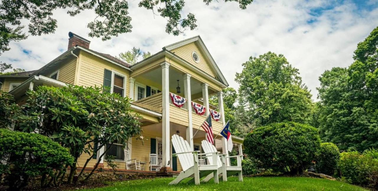 The Yellow House est une maison d'hôtes gay friendly à Waynesville en Caroline du Nord aux États-Unis