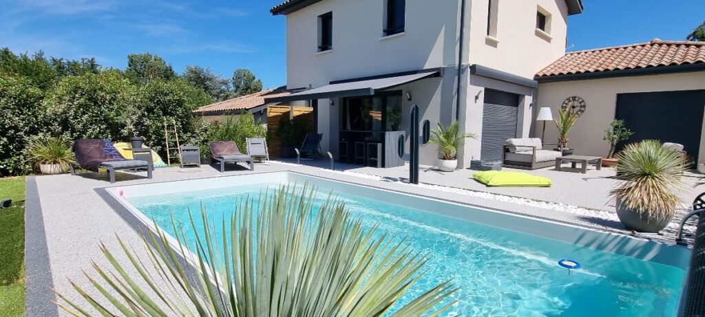 Une villa 100% gay men only