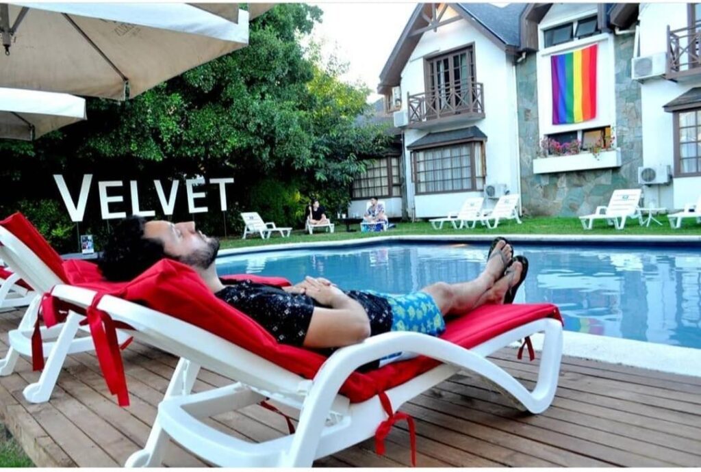 Velvet 375 est une maison d'hôtes exclusivement gay à Pucon dans la région d'Araucania au Chili