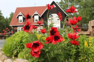 Hôtel du Capitaine est un hôtel gay friendly à Isle-aux-Coudres dans Charlevoix au Québec