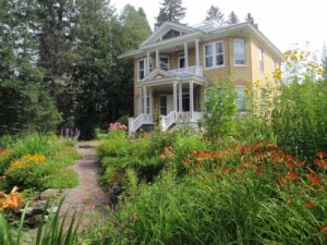 Auberge Manoir Taylor est une maison d'hôtes gay friendly en Beauce dans Chaudière-Appalaches au Québec
