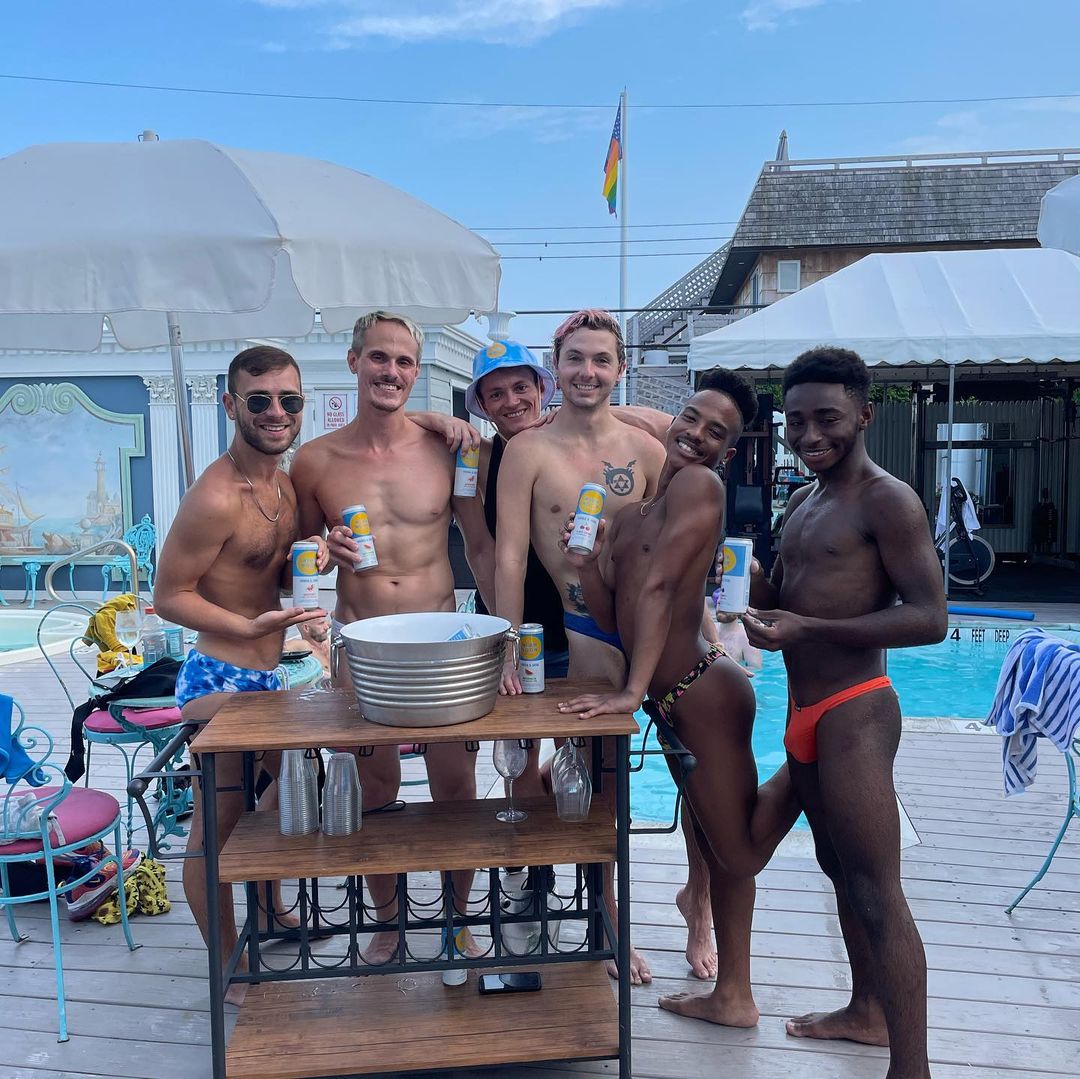 Belvedere Guest House for Men est une maison d'hôtes gay à Fire Island New York