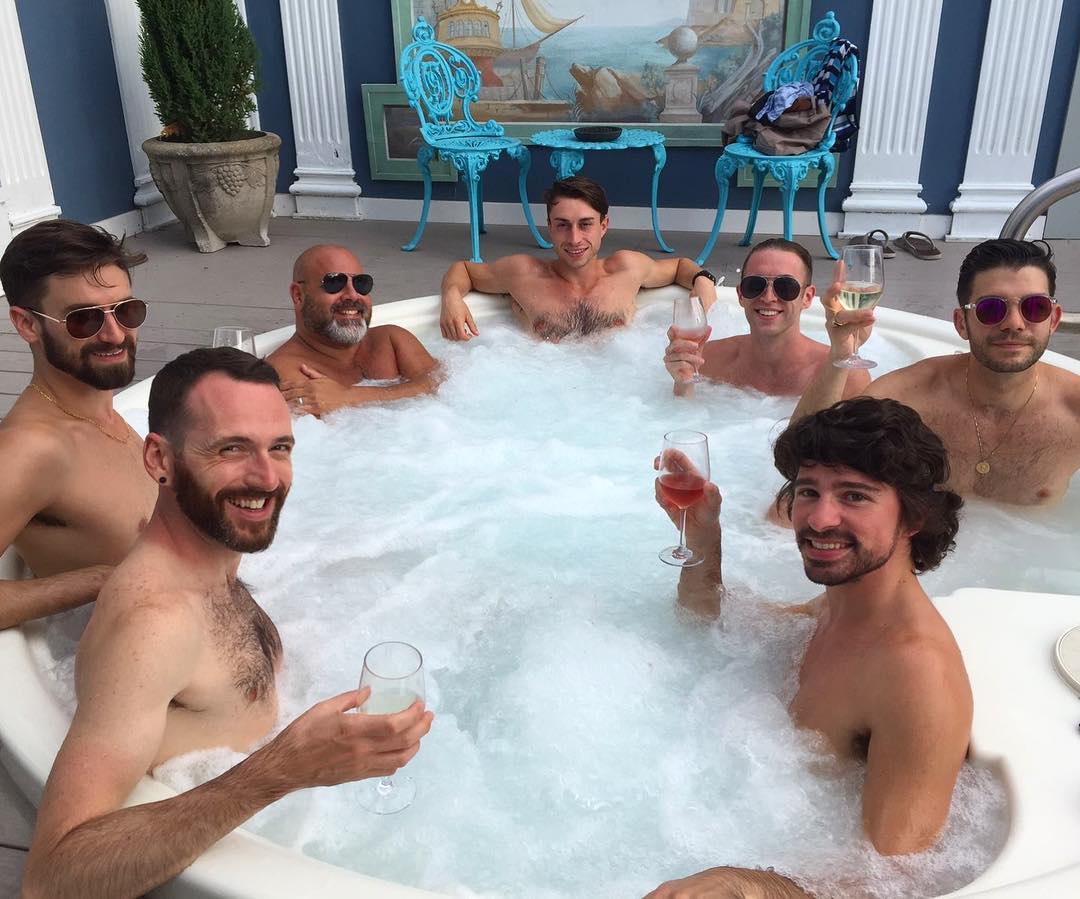 Belvedere Guest House for Men est une maison d'hôtes gay à Fire Island New York