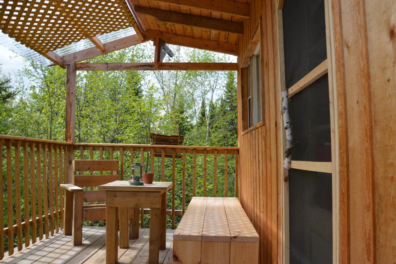 Canopée-Lit propose des chalets locatifs gay friendly à Sacré Coeur en Côte Nord au Québec