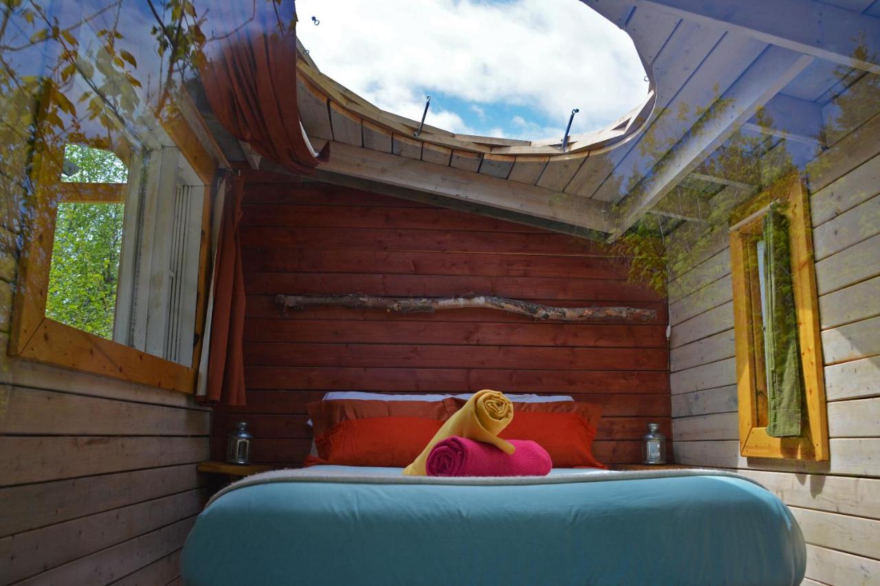 Canopée-Lit propose des chalets locatifs gay friendly à Sacré Coeur en Côte Nord au Québec