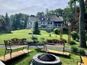 Chalets Entre Amis propose chalet gay friendly à Petite-Rivière-Saint-François dans Charlevoix au Québec