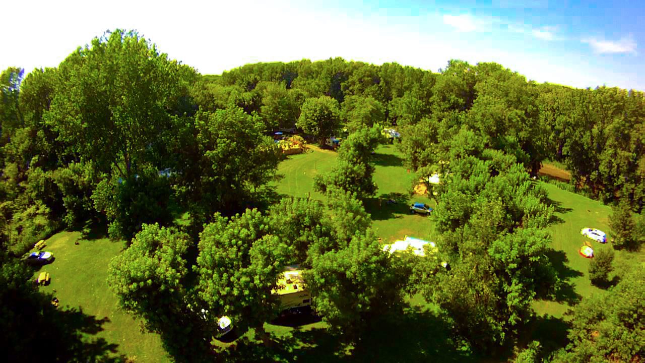 Domaine Émeraude est un camping gay pour hommes seulement à Saint-François-du-Lac au Centre du Québec