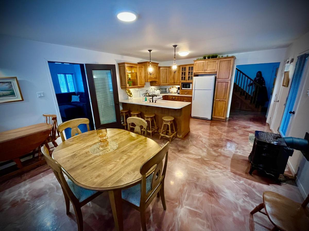 Domaine Gagnon propose des chalets locatifs gay friendly à Saint Romain en Estrie au Québec.