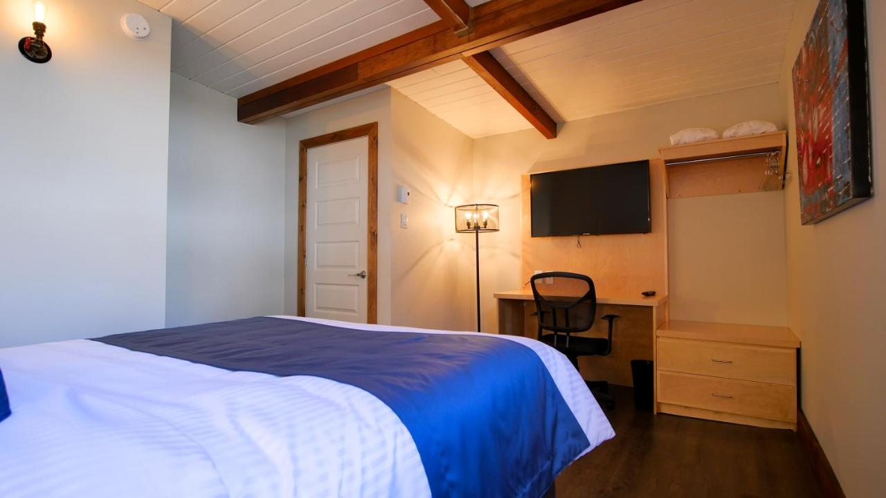 Hostellerie Baie Bleue est un hôtel gay friendly à Carleton sur Mer en Gaspésie au Québec