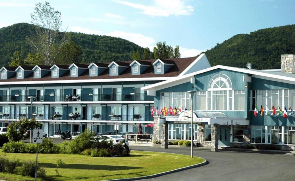 Hostellerie Baie Bleue est un hôtel gay friendly à Carleton sur Mer en Gaspésie au Québec