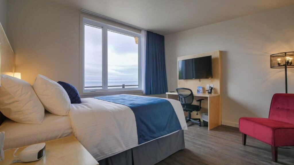 Hostellerie Baie Bleue est un hôtel gay friendly à Carleton sur Mer en Gaspésie au Québec