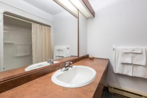 Hôtel Baie-Saint-Paul est un hébergement gay friendly dans Charleboix à Baie Saint Paul au Québec