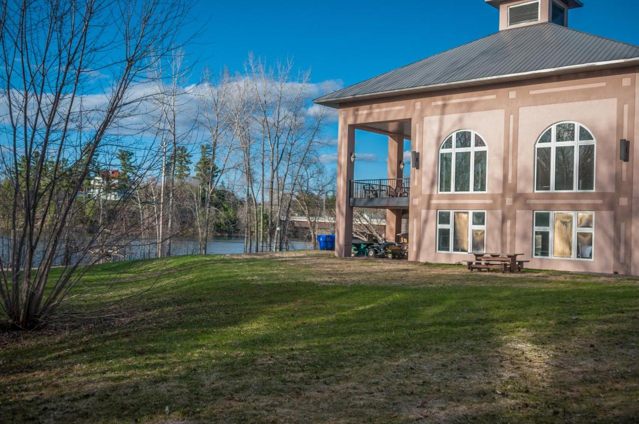 Hôtel Château Logue est un hôtel gay friendly à Maniwaki dans Outaouais au Québec