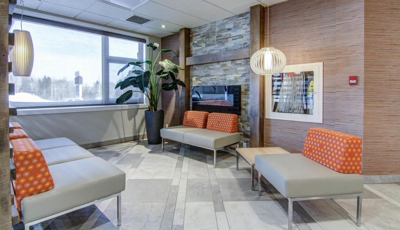 Hôtel Château Roberval est un hôtel gay friendly à Roberval au Saguenay dans la province du Québec