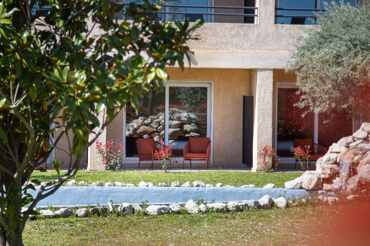 Hôtel La Perna est un hôtel gay friendly à Pernes-les-Fontaines près Avignon dans le Vaucluse