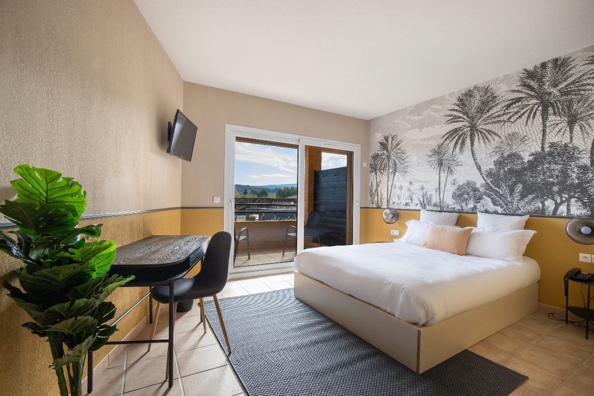 Hôtel La Perna est un hôtel gay friendly à Pernes-les-Fontaines près Avignon dans le Vaucluse