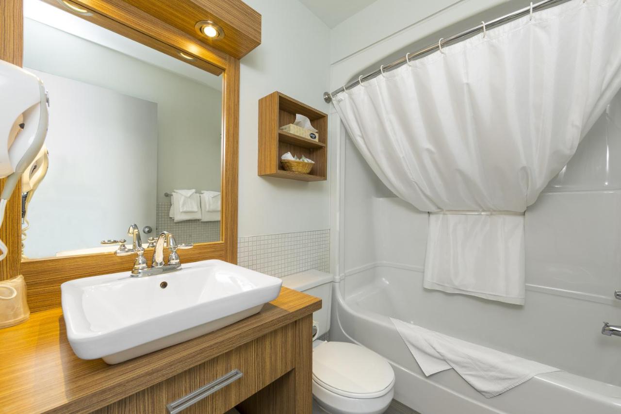 Hôtel-Motel Castel de la Mer est un hôtel gay friendly à La Malbaie dans Charlevoix au Québec