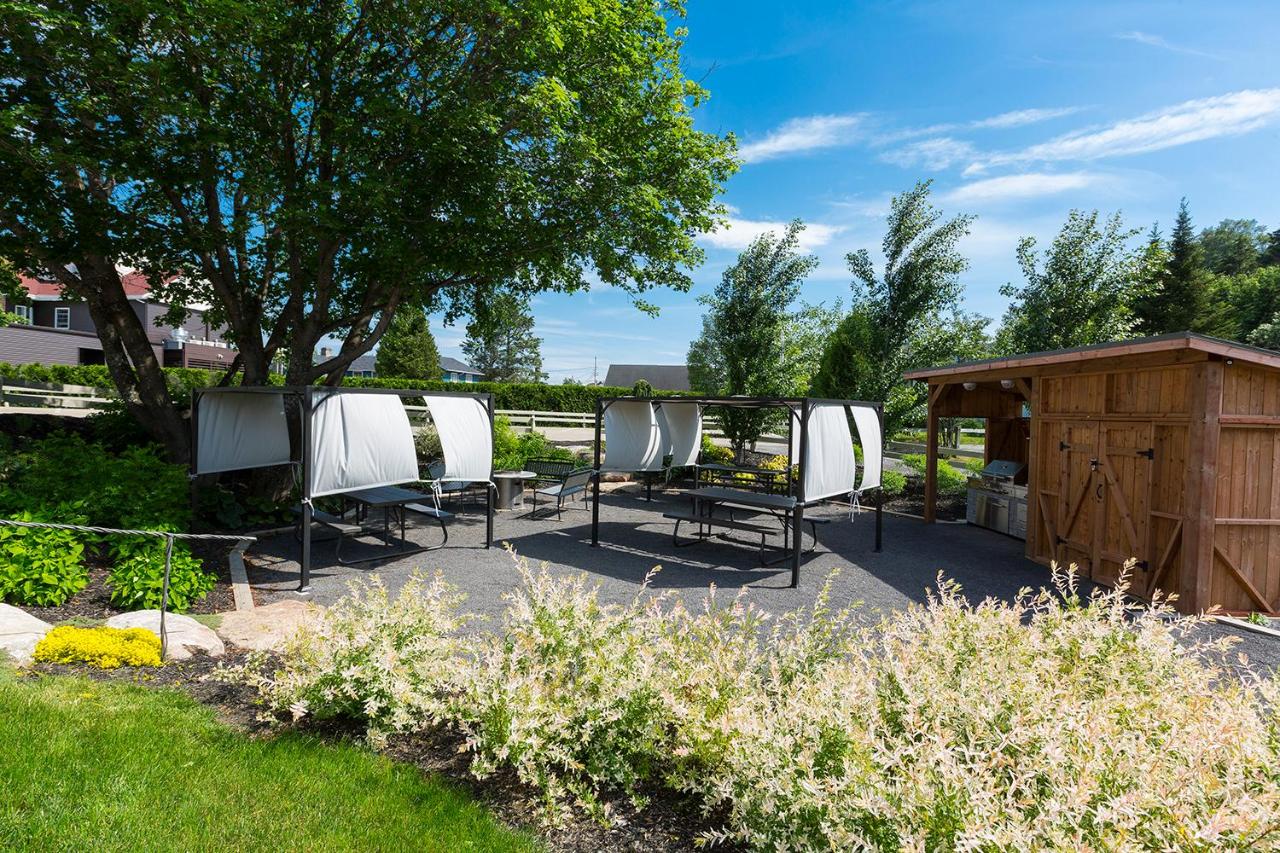 Hôtel-Motel Castel de la Mer est un hôtel gay friendly à La Malbaie dans Charlevoix au Québec