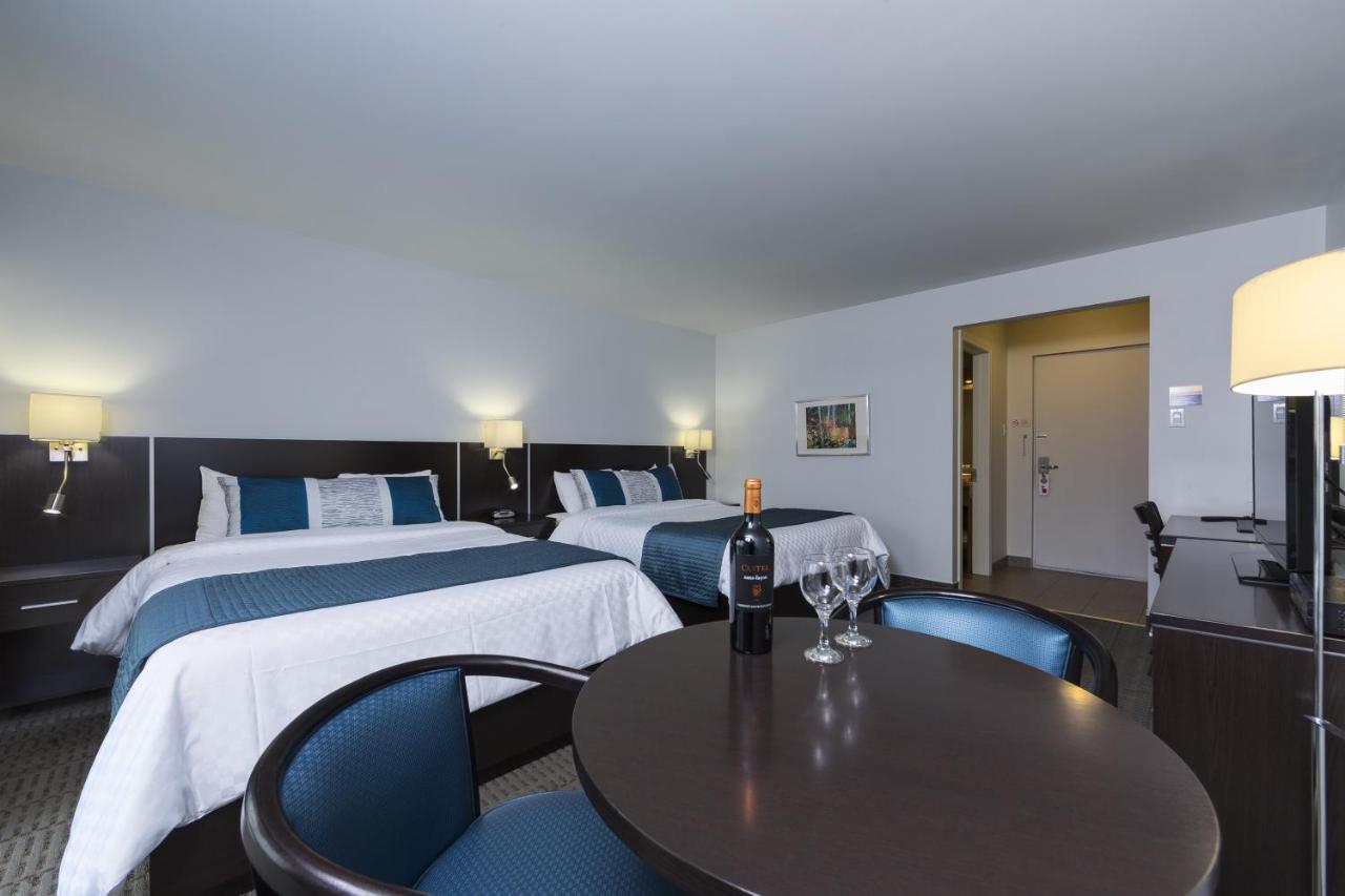 Hôtel-Motel Castel de la Mer est un hôtel gay friendly à La Malbaie dans Charlevoix au Québec