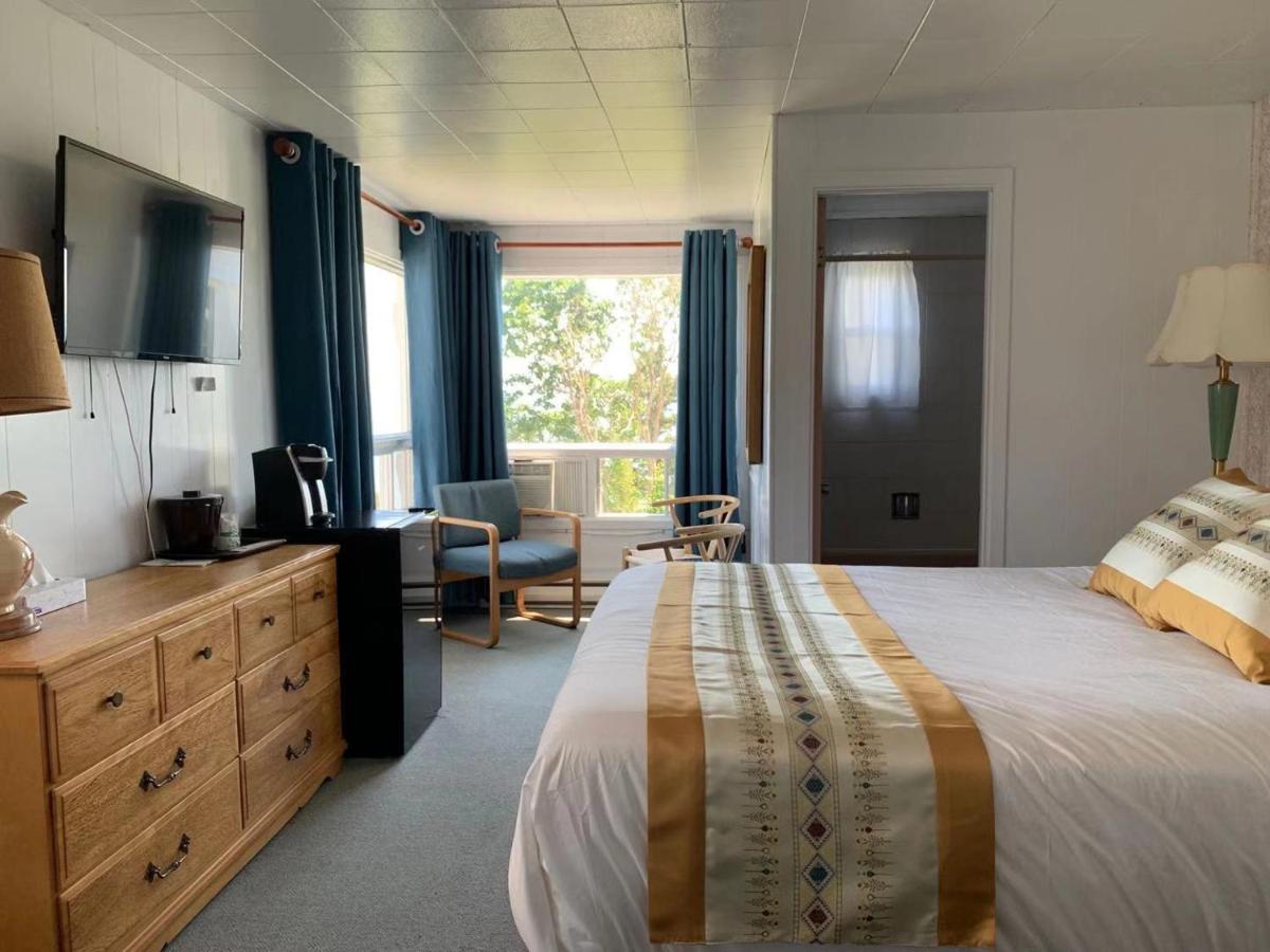 Hôtel-Motel La Roche Pleureuse est un hôtel gay friendly sur L'Isle-aux-Courdres dans Charlevoix à Québec