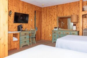 Hôtel-Motel La Roche Pleureuse est un hôtel gay friendly sur L'Isle-aux-Courdres dans Charlevoix à Québec