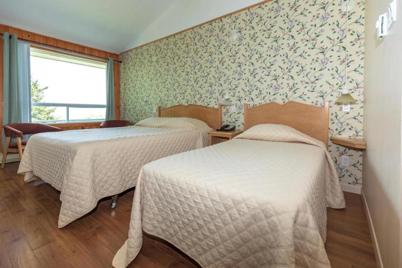 Hôtel-Motel La Roche Pleureuse est un hôtel gay friendly sur L'Isle-aux-Courdres dans Charlevoix à Québec