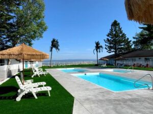 Hôtel-Motel La Roche Pleureuse est un hôtel gay friendly sur L'Isle-aux-Courdres dans Charlevoix à Québec