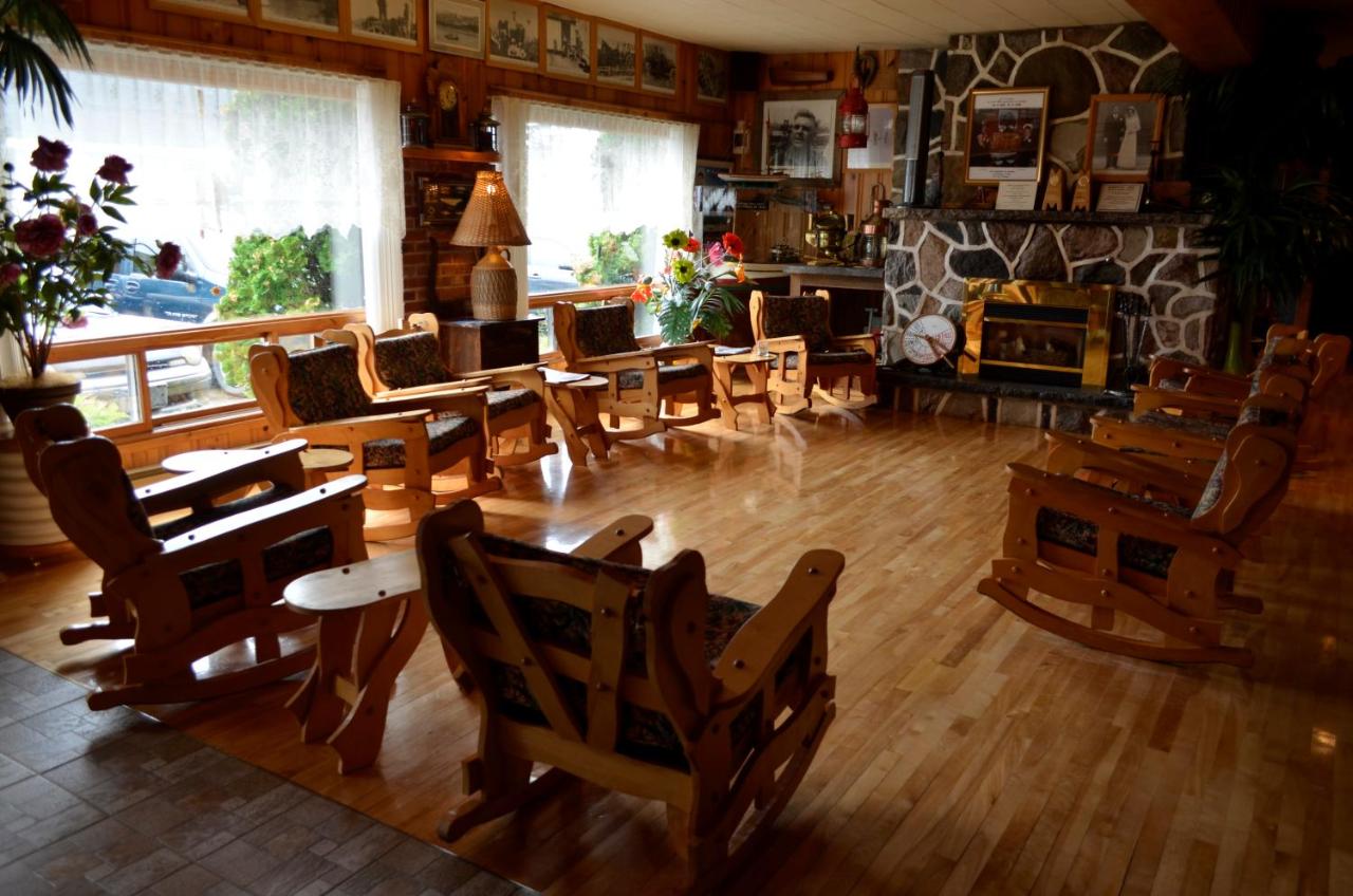 Hôtel Motel les Voitures d'Eau est un hôtel gay friendly à L'Isle-aux-Coudres dans Charlevoix au Québec