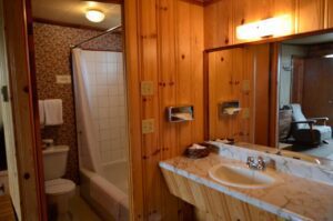 Hôtel Motel les Voitures d'Eau est un hôtel gay friendly à L'Isle-aux-Coudres dans Charlevoix au Québec