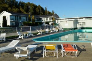 Hôtel Motel les Voitures d'Eau est un hôtel gay friendly à L'Isle-aux-Coudres dans Charlevoix au Québec