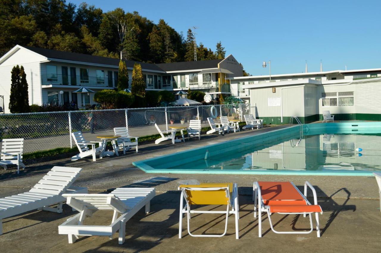 Hôtel Motel les Voitures d'Eau est un hôtel gay friendly à L'Isle-aux-Coudres dans Charlevoix au Québec