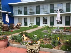 Hôtel Motel les Voitures d'Eau est un hôtel gay friendly à L'Isle-aux-Coudres dans Charlevoix au Québec