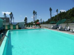 Hôtel Motel les Voitures d'Eau est un hôtel gay friendly à L'Isle-aux-Coudres dans Charlevoix au Québec