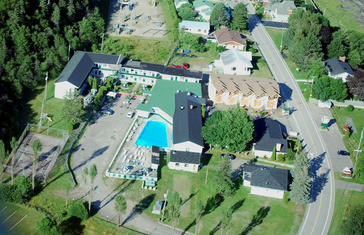Hôtel Motel les Voitures d'Eau est un hôtel gay friendly à L'Isle-aux-Coudres dans Charlevoix au Québec