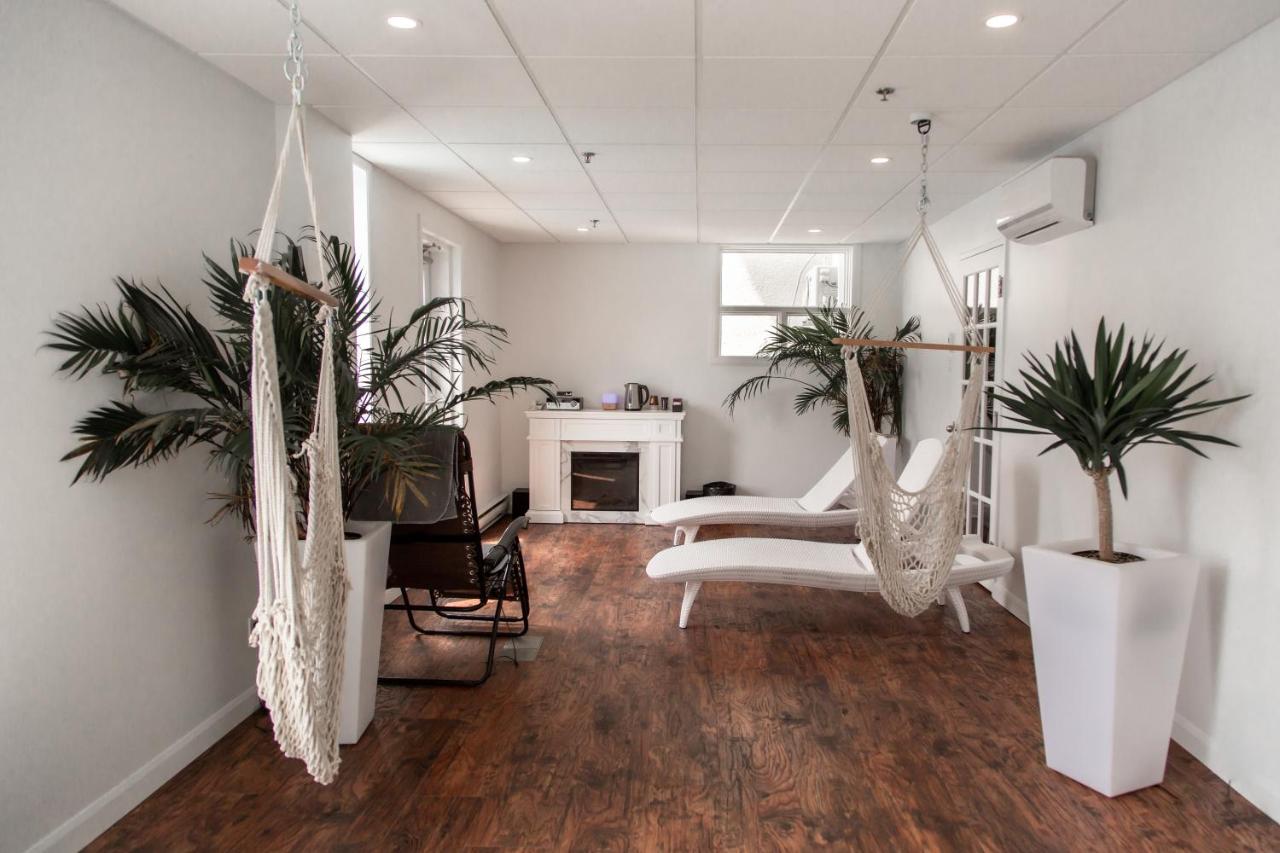 Le Manoir Lac-Etchemin est un hôtel gay friendly au Lac Etchemin dans Chaudières Appalaches au Québec