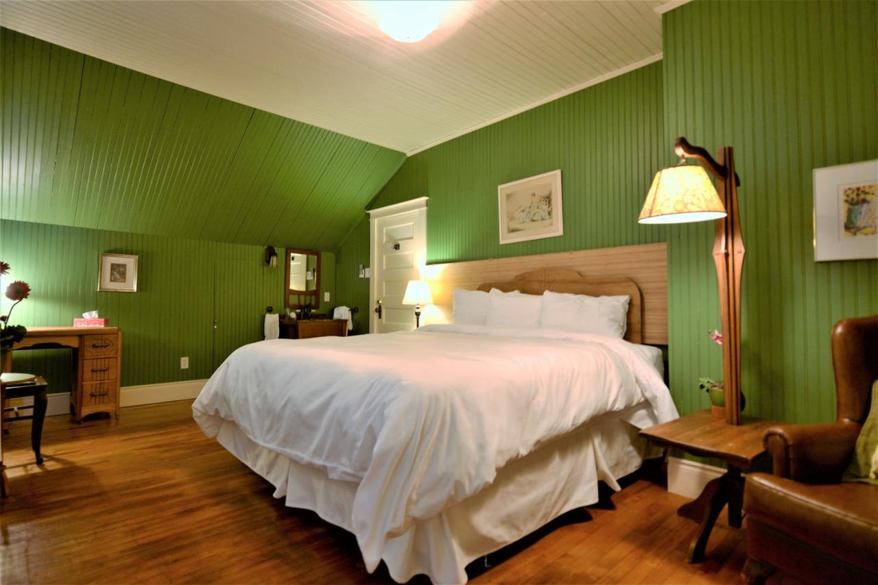 Manoir Belle Plage est un hôtel gay friendly à Carleton sur Mer en Gaspésie au Québec