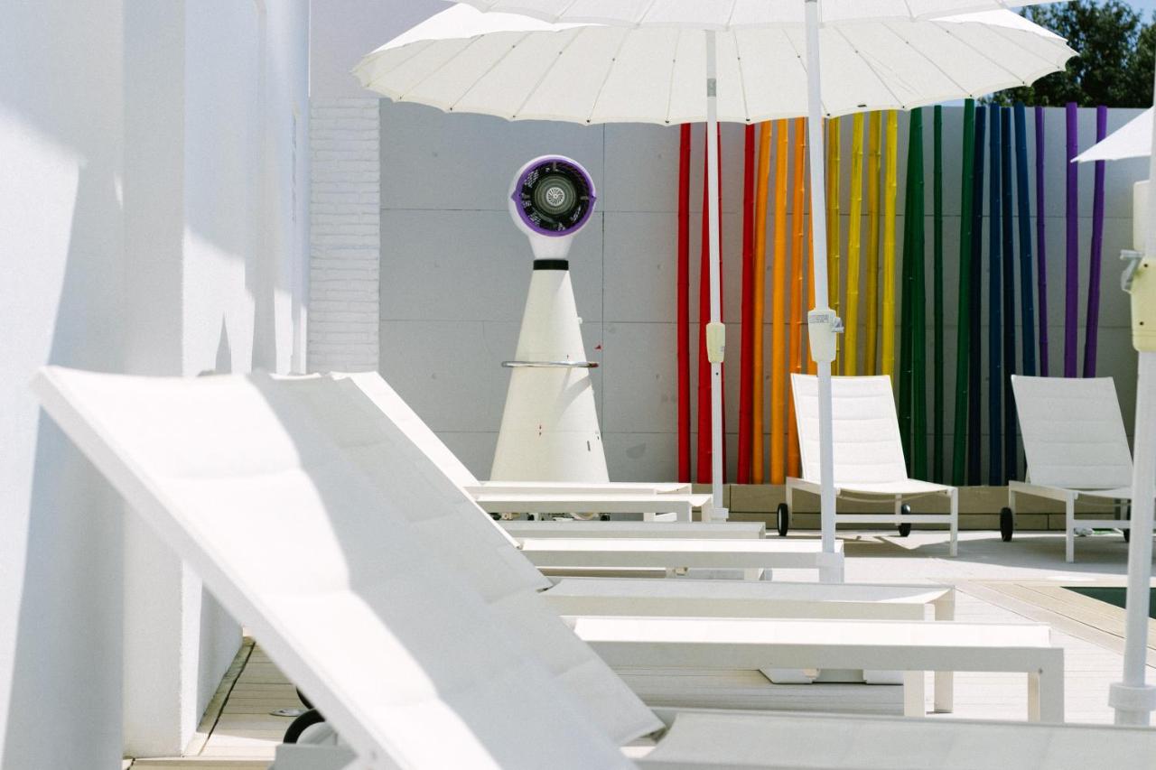 Purple Hotel est un hôtel exclusivement gay à Ibiza à Sant Antoni de Portmany en Espagne