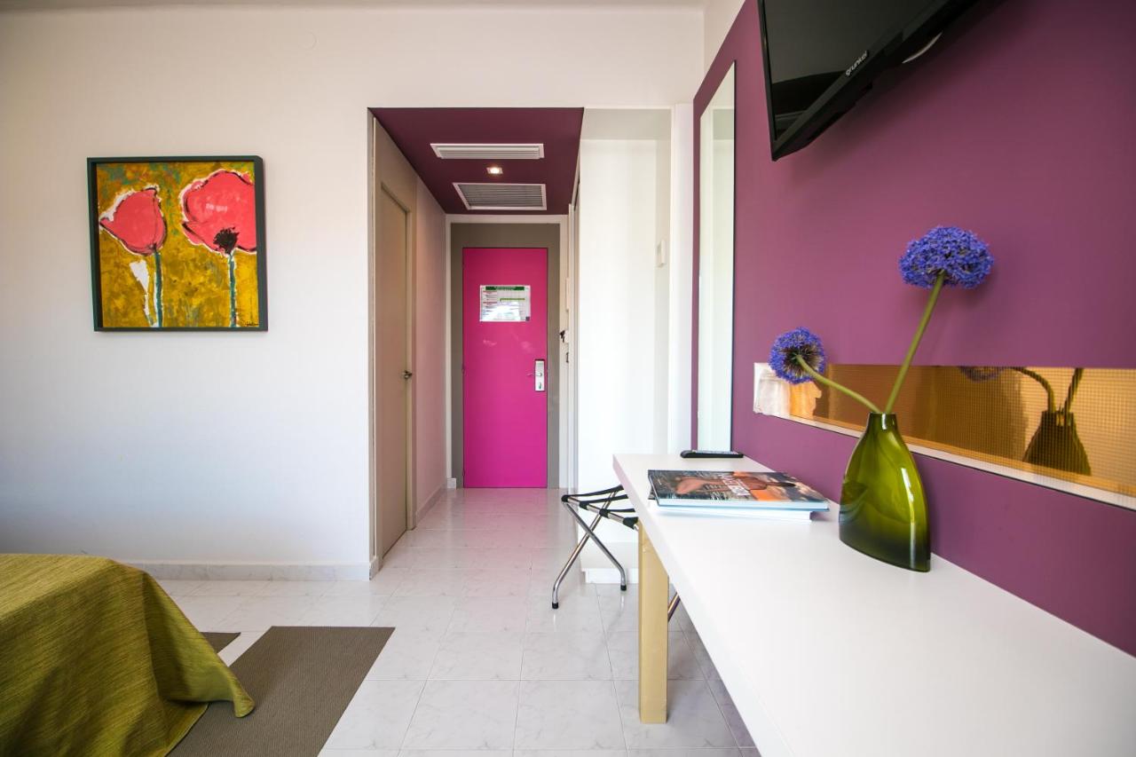 Purple Hotel est un hôtel exclusivement gay à Ibiza à Sant Antoni de Portmany en Espagne